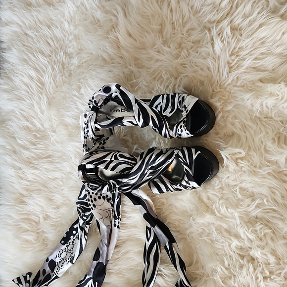 EUC BEBE black and white scarf heels - size 8 - Picture 4 of 16